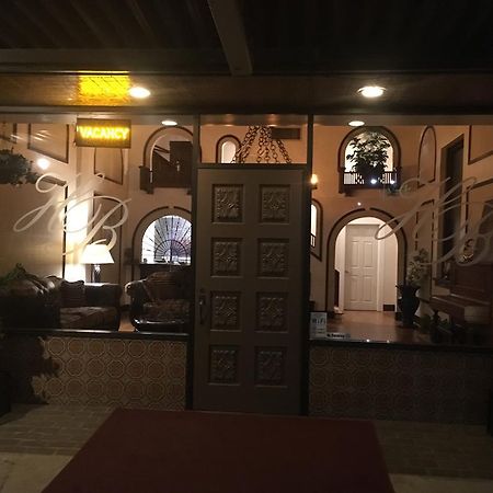 Hotel Burgess Reedley Extérieur photo