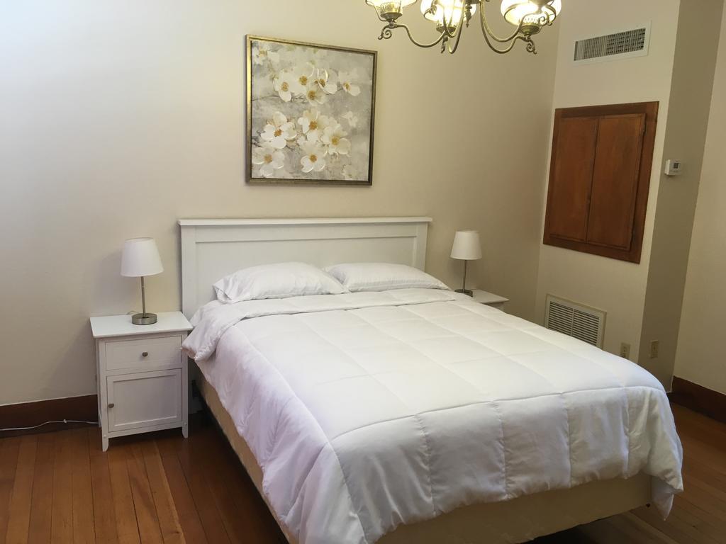 Hotel Burgess Reedley Extérieur photo