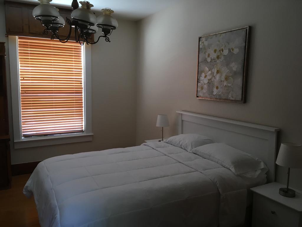 Hotel Burgess Reedley Extérieur photo