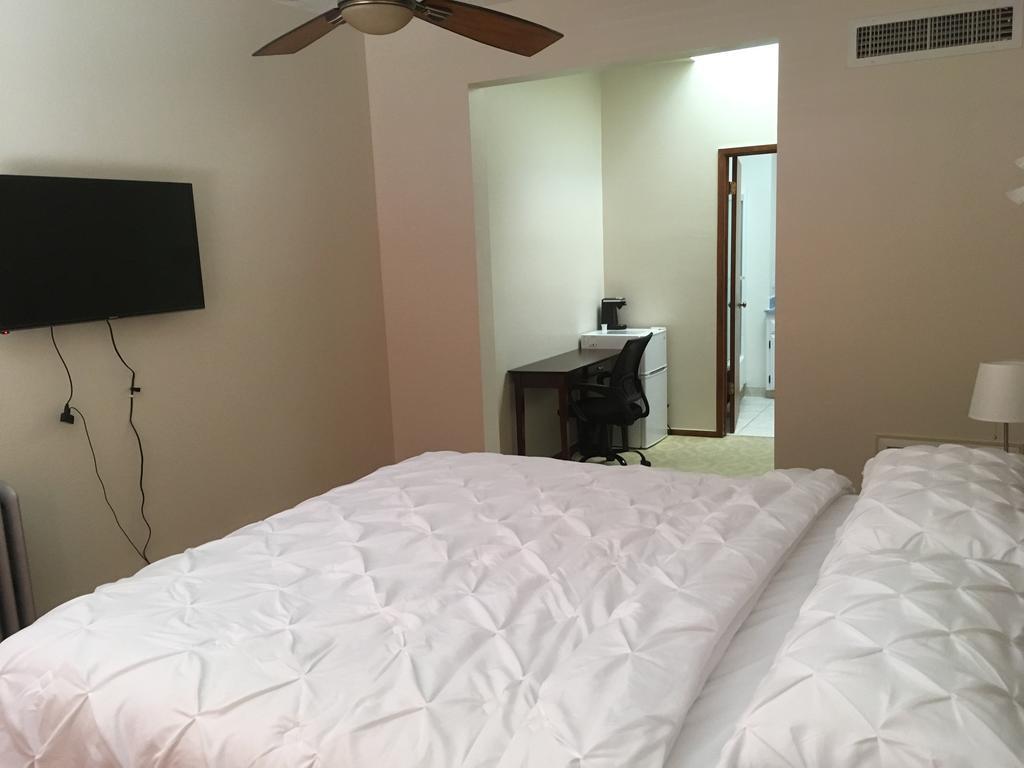 Hotel Burgess Reedley Extérieur photo