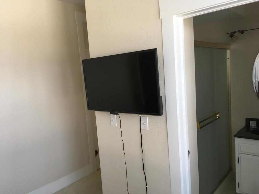 Hotel Burgess Reedley Extérieur photo