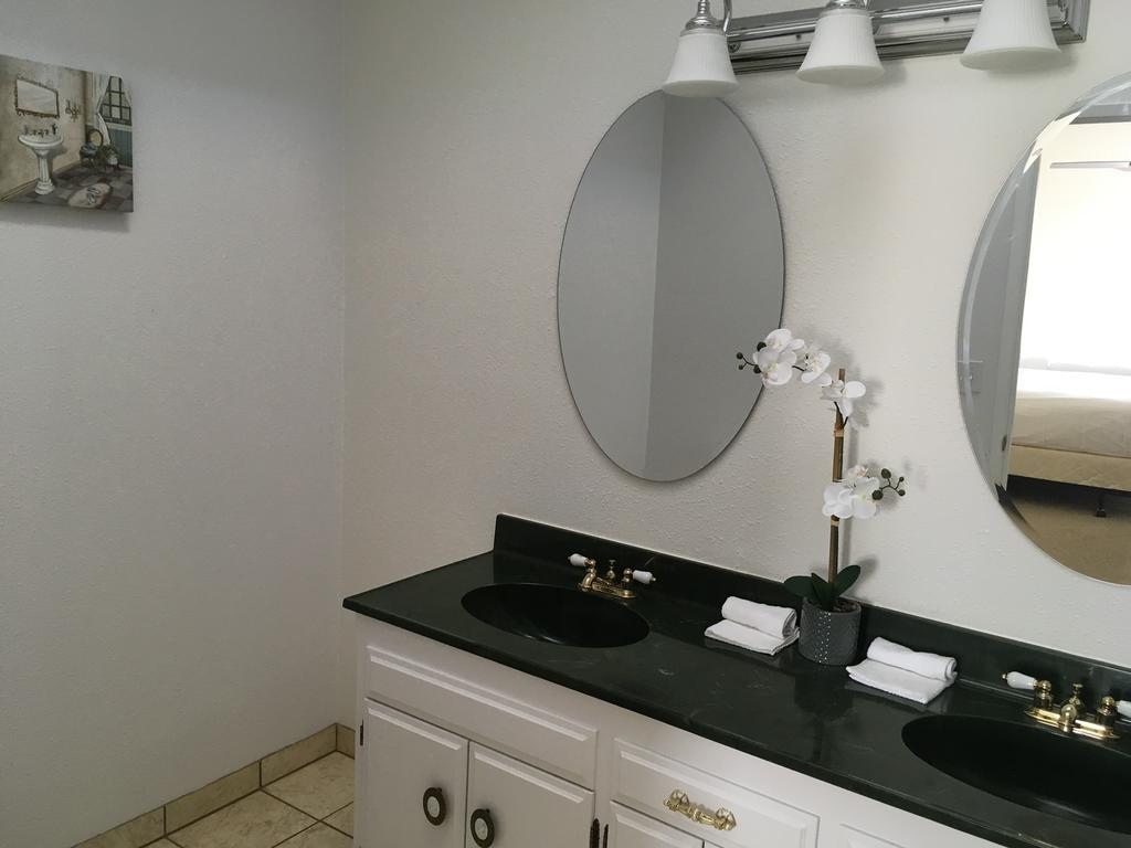 Hotel Burgess Reedley Extérieur photo
